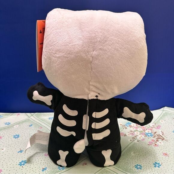 Hello Kitty Skeleton Side Stepper doll - Picture 4 of 6